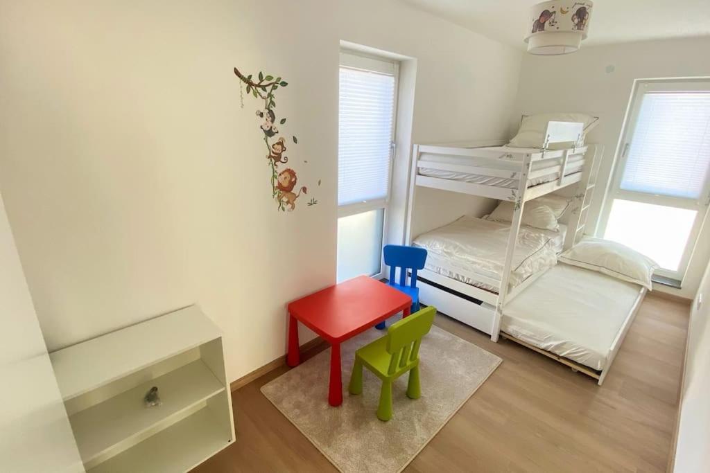Strahlende Erdgeschoss-Wohnung Im Neubau Naehe Legoland Ichenhausen Dış mekan fotoğraf